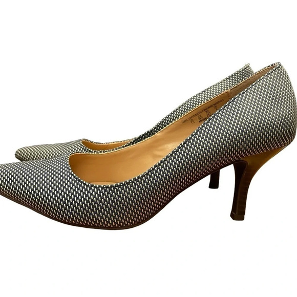 Charles Jourdan Textured Blue & Cream Kitten Heels Size 7.5 - Picture 1 of 10